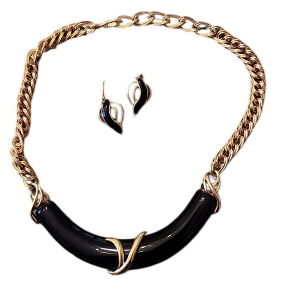 Gorgeous Vintage 1980’s Monet chocker & earrings set only worn a few times EUC - Picture 1 of 12